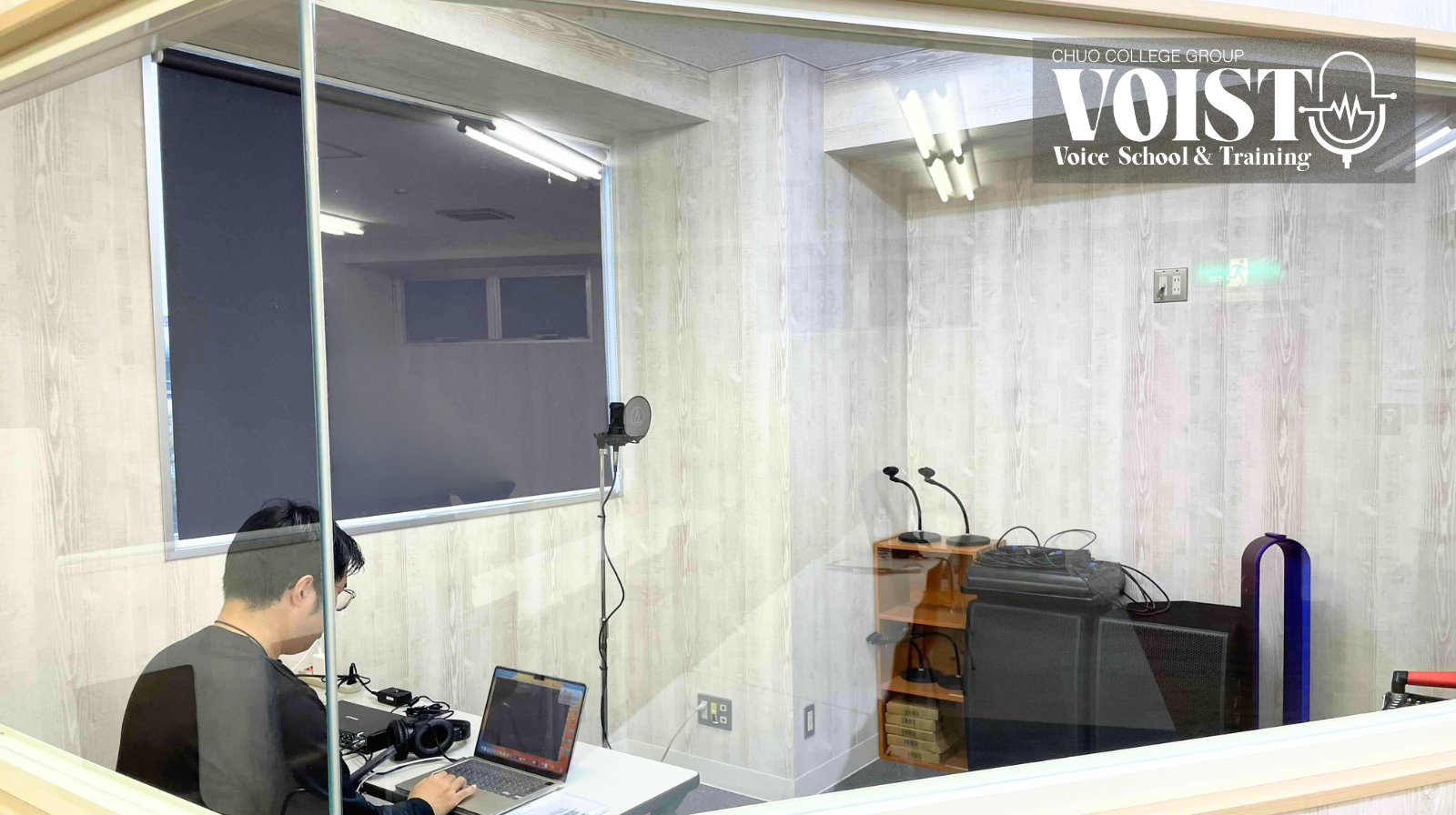 Voist VOISTでは、初回レッスンからアフレコスタジオを使用し、