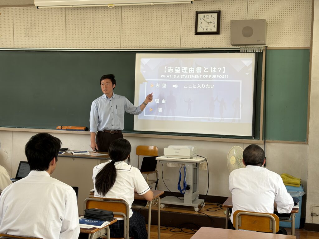 嬬恋高校3年生が志望理由書の書き方講座を受講している様子